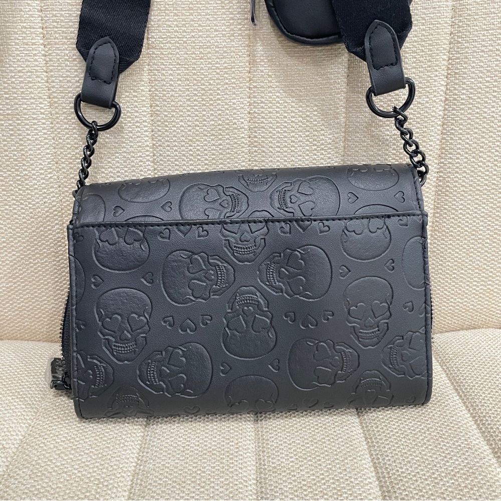 Betsey Johnson - Picture 3 of 5